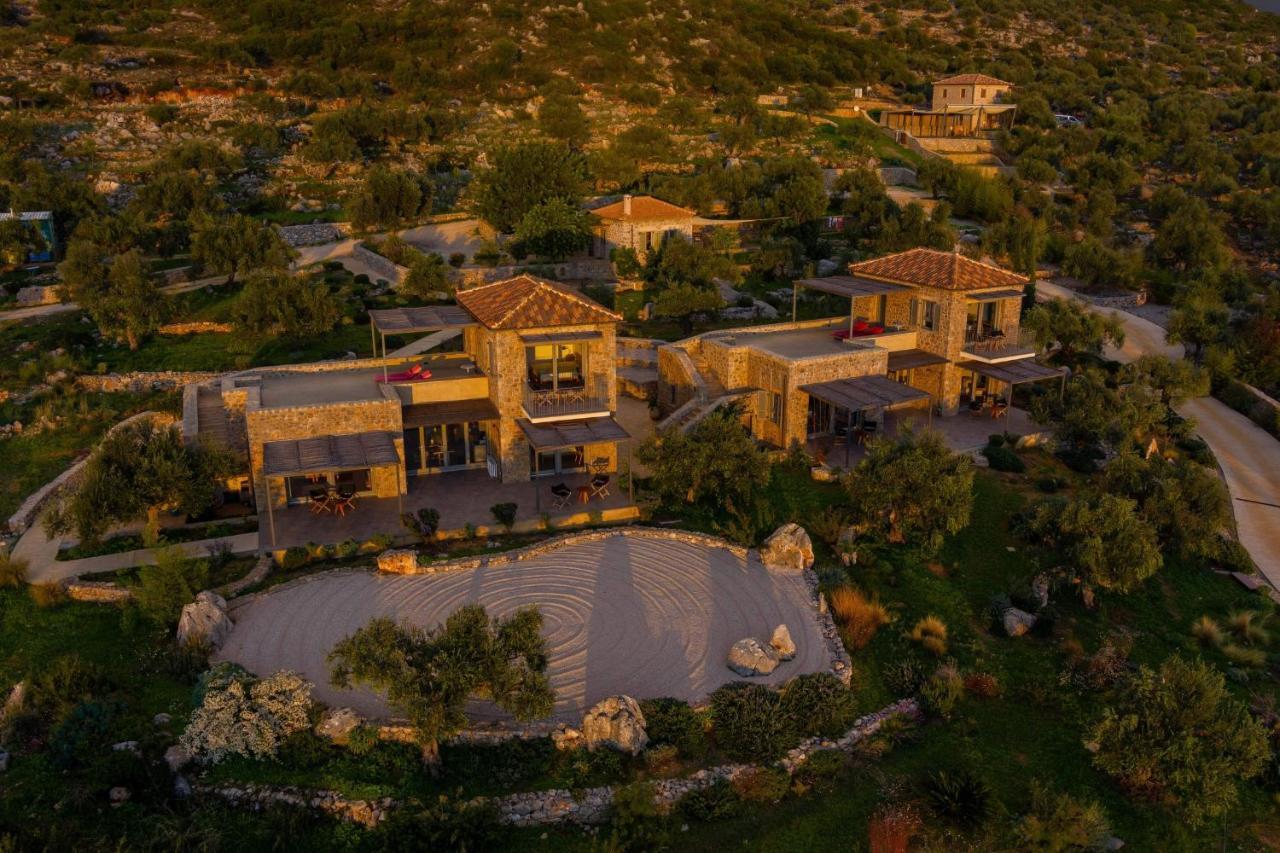 Zen Rocks Resort Kalianeika Exterior photo