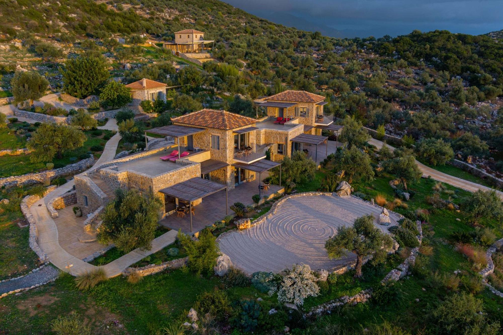 Zen Rocks Resort Kalianeika Exterior photo